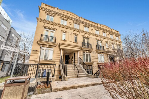 2 BR Townhouse with Patio Terrace