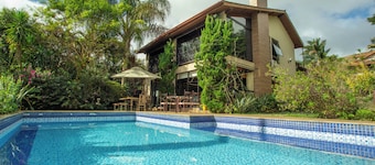 House by the dam in Juiz de Fora  swimming pool, sleeps up to 14 people