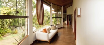 House by the dam in Juiz de Fora  swimming pool, sleeps up to 14 people
