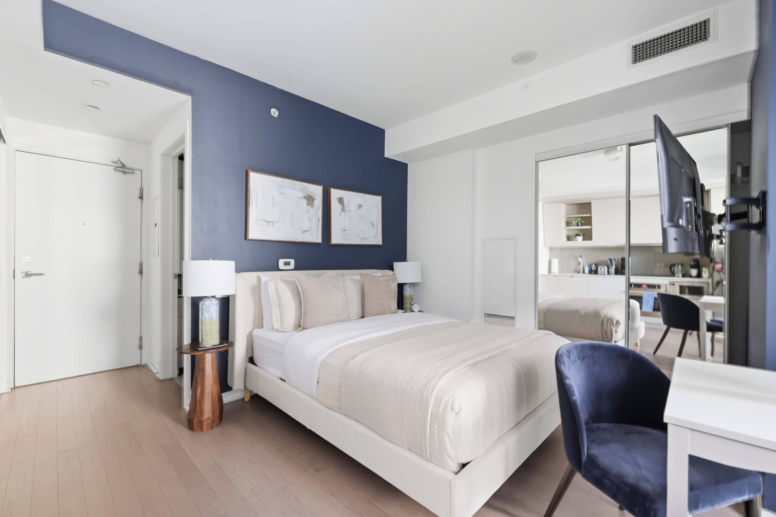 Premium Central Studio Apartment, Walk to CNTower | Parking Available