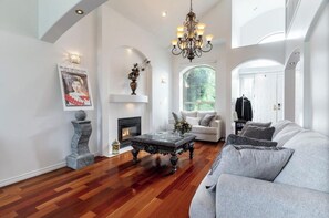 Living area - Surrey-Langley-Luxurious Suite | Prime Location & Ultimate Comfort (Langley)