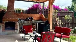 Outdoor dining - Quinta Aurora - Relaxing Wine Country Casa w/Pool (San Marco)