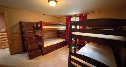 Ski-in/Ski-out 8 bed log cabin on Pleasant Mountain with Moose Pond lake access