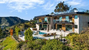 Exterior - Spectacular luxury Beverly Hills modern vila views pool and spa (Beverly Hills)