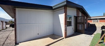3-bedroom house in tranquil El Paso with cool AC breeze
