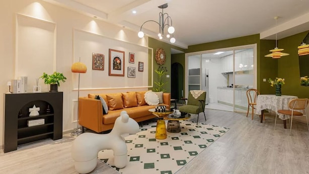 A modern living room with a sofa, coffee table, and decorative items. - Tonight Homestay Taikoo Hui Shanghai (SHANGHAI)