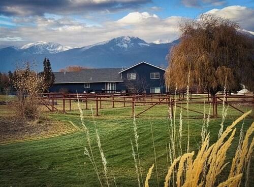 Family Friendly Farmhouse in Florence with Mountain View