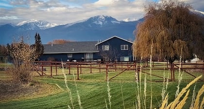 Family Friendly Farmhouse in Florence with Mountain View