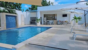 A swimming pool with lounge chairs and a covered seating area. - Discover this 3 bed charming country house in Llano de Perez, with AC included (Imbert)