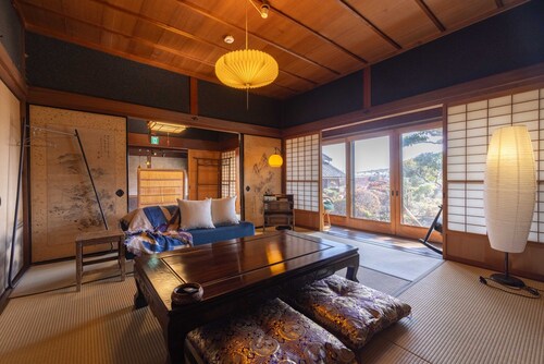 Whole 125-year-old farmhouse, sleeps 10, 28 min to Suzuka Circuit, BBQ garden