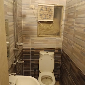Bathroom - Ramses Abu Simbel Hotel (Aswan Governorate)