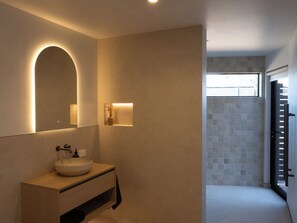 A modern bathroom with a large mirror, a round sink, and a shower area. - Infrared sauna, outdoor bath, close to town and mountain bike trails (Kaikōura)