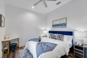 A bedroom with a bed, bedside tables, a ceiling fan, and a painting on the wall. - Beach Access • Golf Cart • Sauna+ColdPlunge • Pool (Santa Rosa Beach)