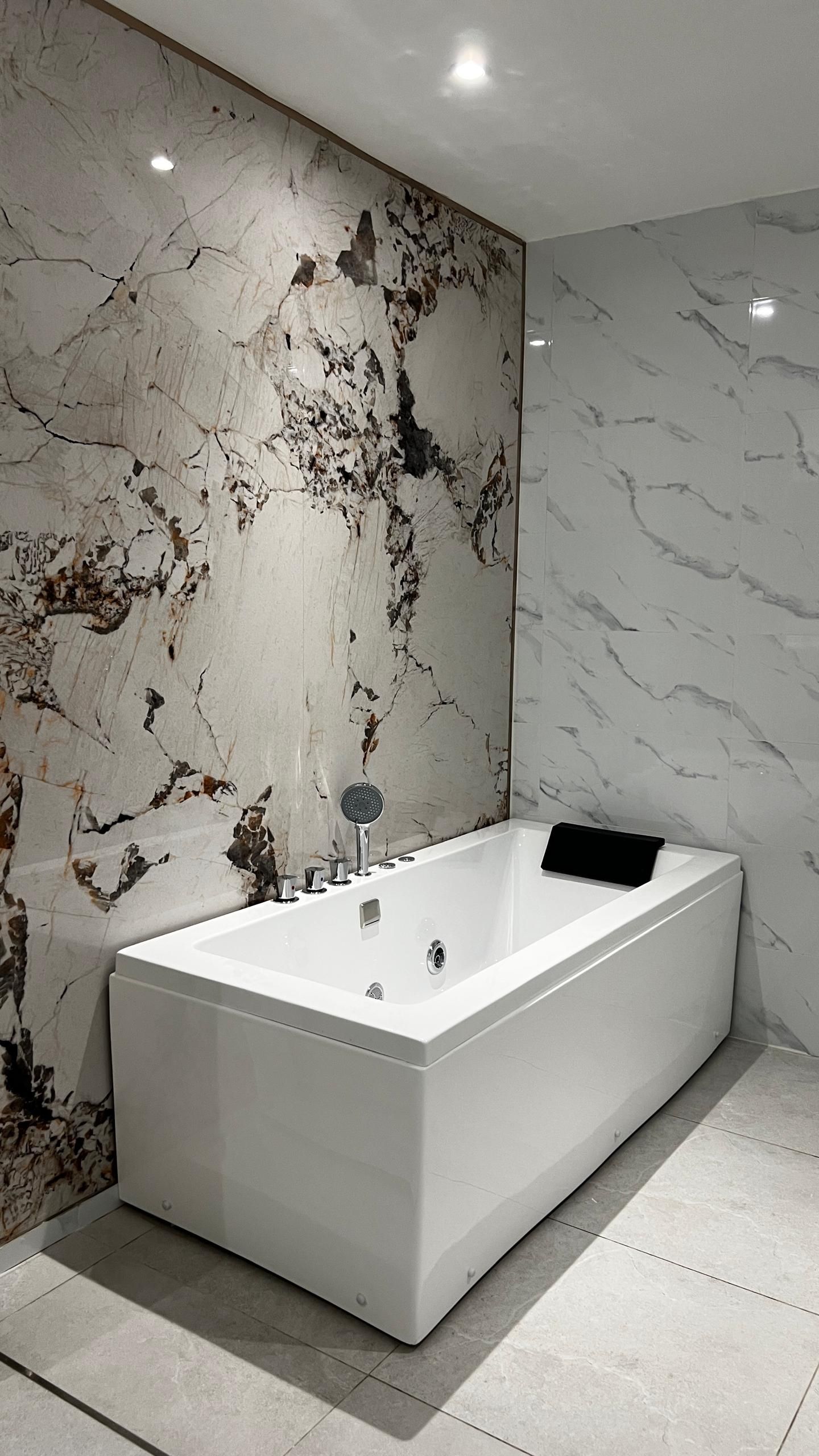 Executive Suite, Balcony, Pool View | Bathroom | Combined shower/tub, hair dryer, slippers, towels