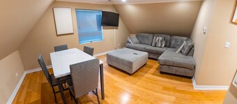 Cozy 2BR Upstairs Near Naval Station, Casino& Six Flags