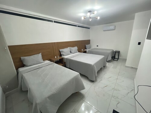 Hotel R
