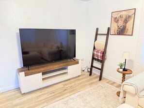 Living area - Beautiful Townhome w/ Garage & Yard Near Camplex (Gillette)