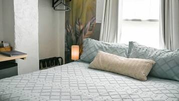 Iron/ironing board, WiFi, bed sheets