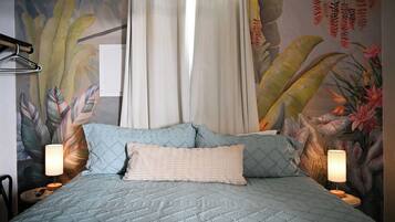 Iron/ironing board, WiFi, bed sheets