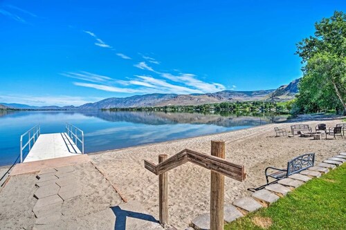 Lakefront Resort Townhome with Kayaks & Gas Grill!