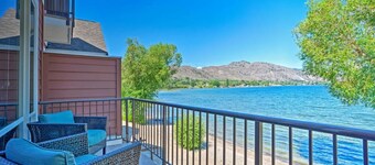 Lakefront Resort Townhome with Kayaks & Gas Grill!