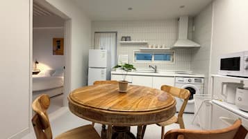 Family Suite, Sea View | Dining