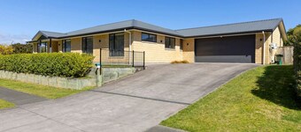 Riverview on Hindmarsh - retreat with elevated stunning Waikato River views in Taupo