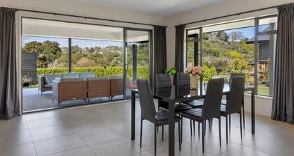 Riverview on Hindmarsh - retreat with elevated stunning Waikato River views in Taupo