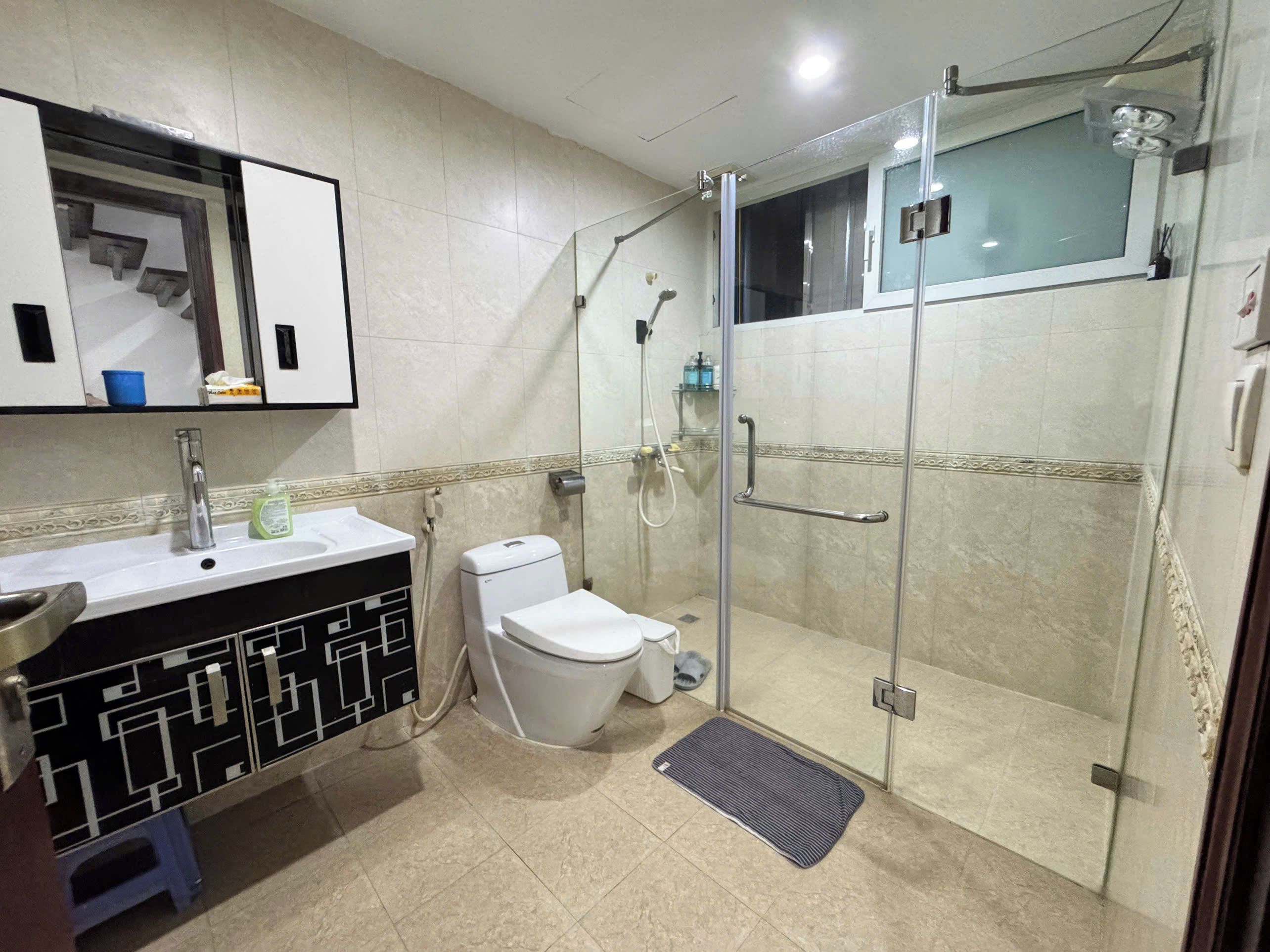 Chambre Junior avec lits jumeaux, vue ville | Salle de bain