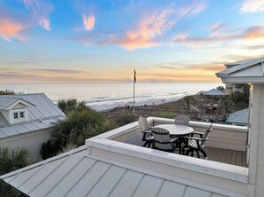 A deck with outdoor furniture overlooking a beach and ocean. - Private Beach Access And Pool/Amazing Gulf Views (Santa Rosa Beach)