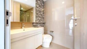 Apartment, 2 Bedrooms, Balcony | Bathroom