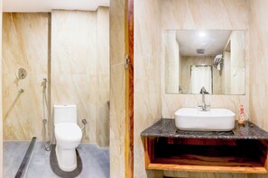 Shower, free toiletries, towels, soap - Townhouse Oak Dhanbad Near SSLNT College (Dhanbad)