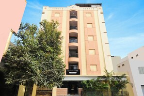 A multi-story building with a sign indicating 'TOWNHOUSE OAK Company-Serviced.'
