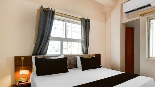Desk, free WiFi - Super Townhouse Kumhrar Archeological (Patna)