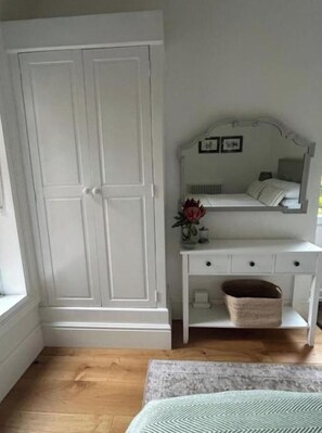Unclassified image, 2 of 16, button - A Peaceful Countryside Retreat with Private Suite Near Cranleigh (Cranleigh)