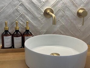 Unclassified image, 4 of 16, button - A Peaceful Countryside Retreat with Private Suite Near Cranleigh (Cranleigh)