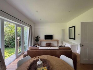 Unclassified image, 5 of 16, button - A Peaceful Countryside Retreat with Private Suite Near Cranleigh (Cranleigh)