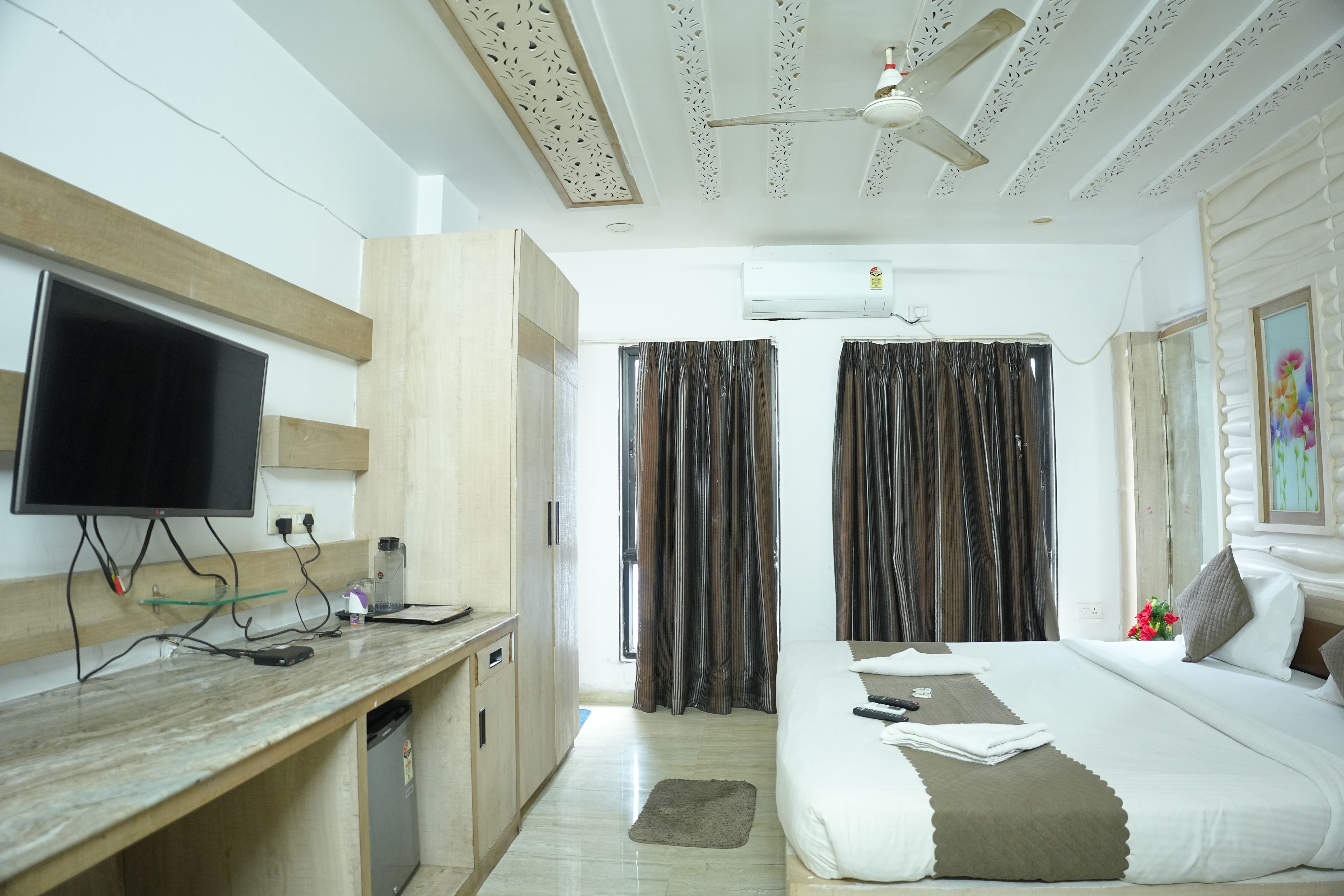 Superior Room | Egyptian cotton sheets, premium bedding, desk, laptop workspace
