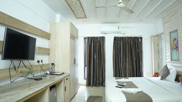 Superior Room | Egyptian cotton sheets, premium bedding, desk, laptop workspace