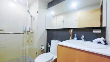 Single Room, 1 Large Single Bed, Balcony, City View | Bathroom