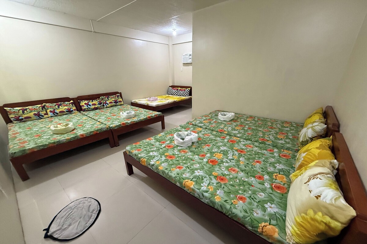 Extra Large Family Room | Blackout drapes, WiFi (free), bed sheets