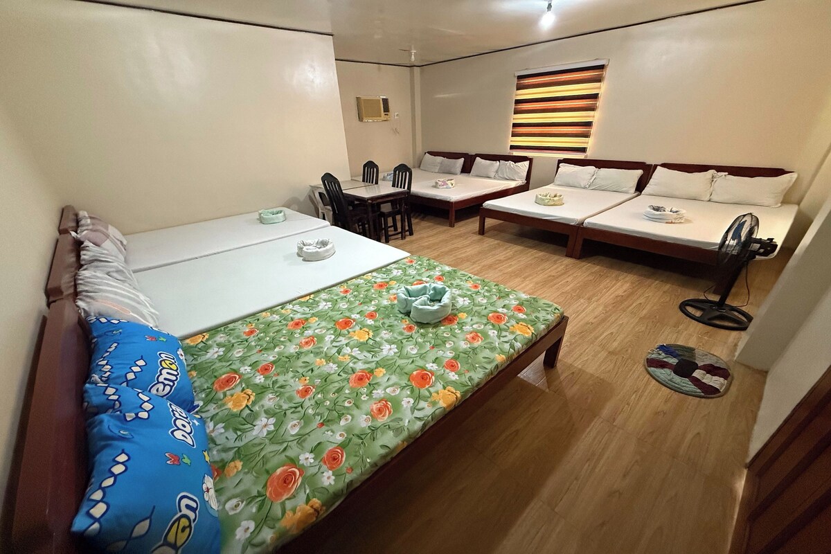 Big Family Room | Blackout drapes, WiFi (free), bed sheets