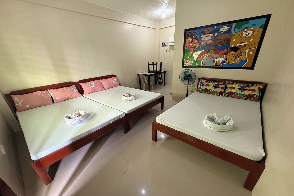 Family Room | Blackout drapes, WiFi (free), bed sheets