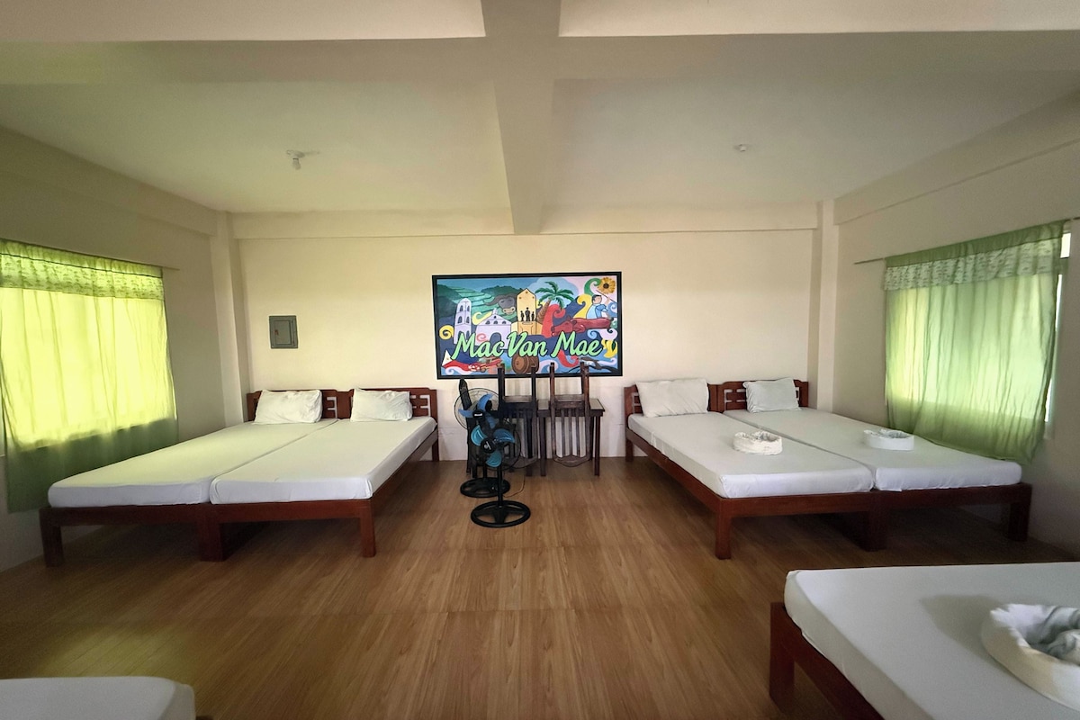  Big Room | Blackout drapes, WiFi (free), bed sheets