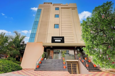 OYO Townhouse Gajuwaka Centre