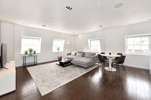 Unclassified image, 5 of 8, button - Luxury 2BR/2BA Marylebone Flat w/ AC (London)