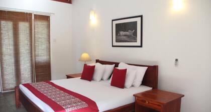 Hide Yala Lakeside Hideaway - 2 Bedroom Nature Retreat with Pool