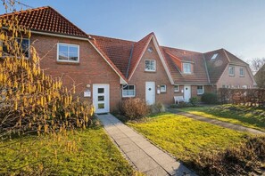 A residential building with a brick facade, multiple windows, and a sloped roof. - House section 30 "Sea Lavender" (ID 461) (St. Peter-Dorf)