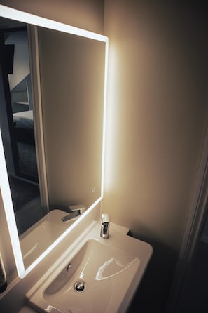 Bathroom - Draycote Hotel (Rugby)