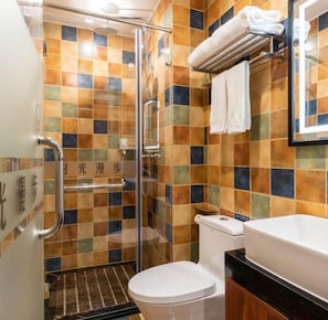 A bathroom with a glass shower enclosure, a white toilet, and a sink with a black countertop. - Time Walk Nostalgic Theme Hotel Beijing Prince Gongfu (Beijing)